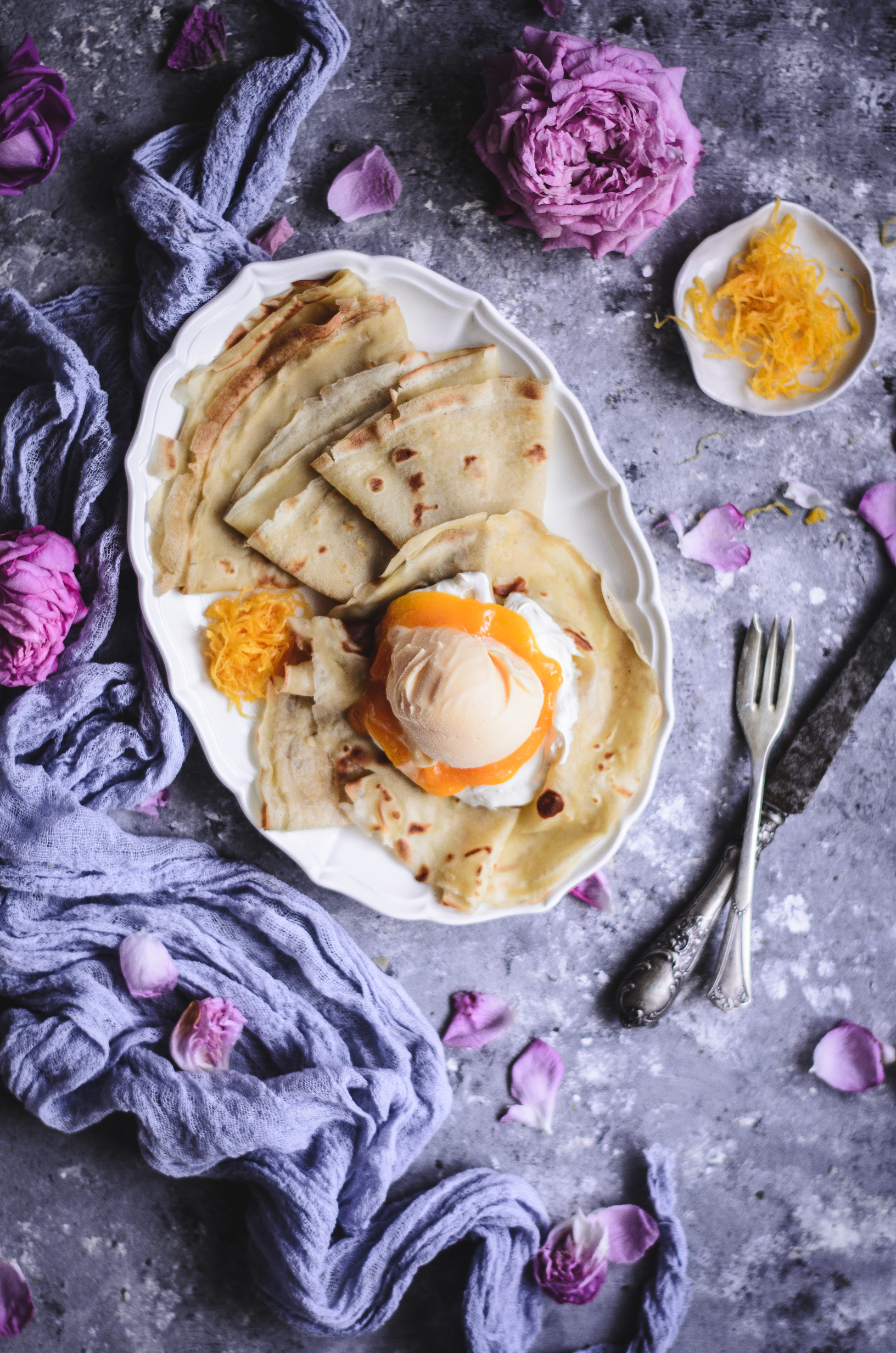 CREPES DE AVEIA E ESPELTA COM GELADO DE OVOS MOLES DE AVEIRO